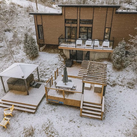 The Swiss Rebel: Lakeside with Spa and A/C