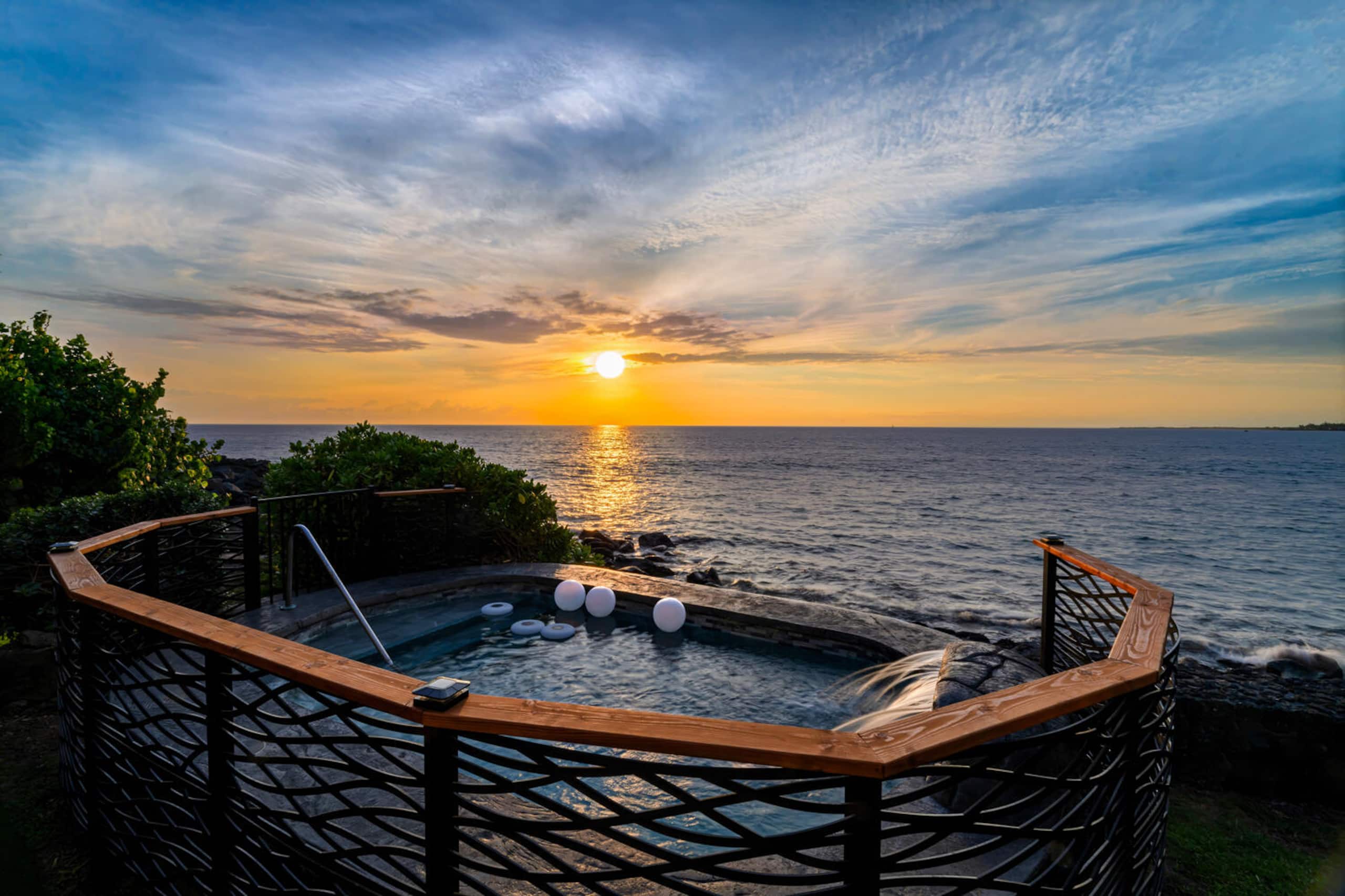 Home in Kailua-Kona · ★4.85 · 2 bedrooms · 3 beds · 2.5 baths - Image 4