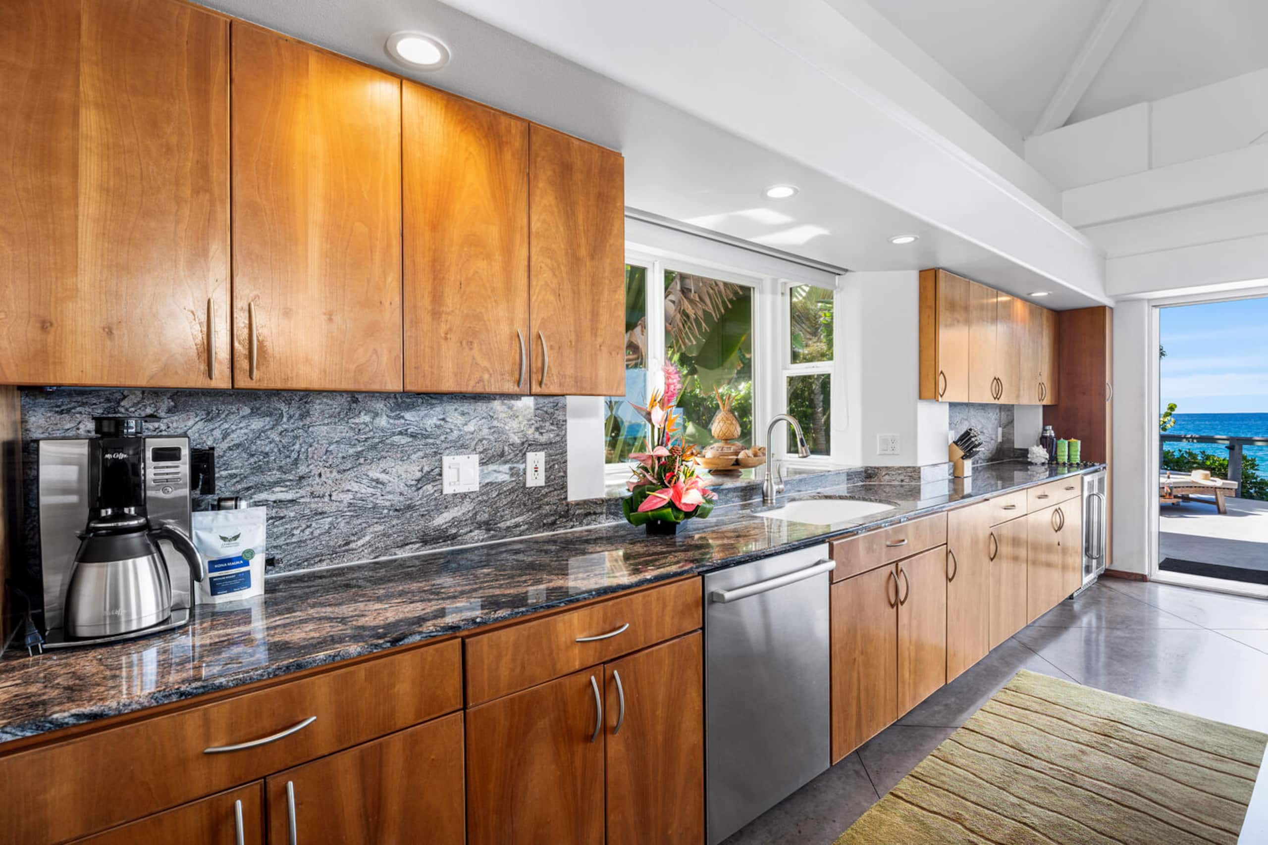 Home in Kailua-Kona · ★4.85 · 2 bedrooms · 3 beds · 2.5 baths - Image 13