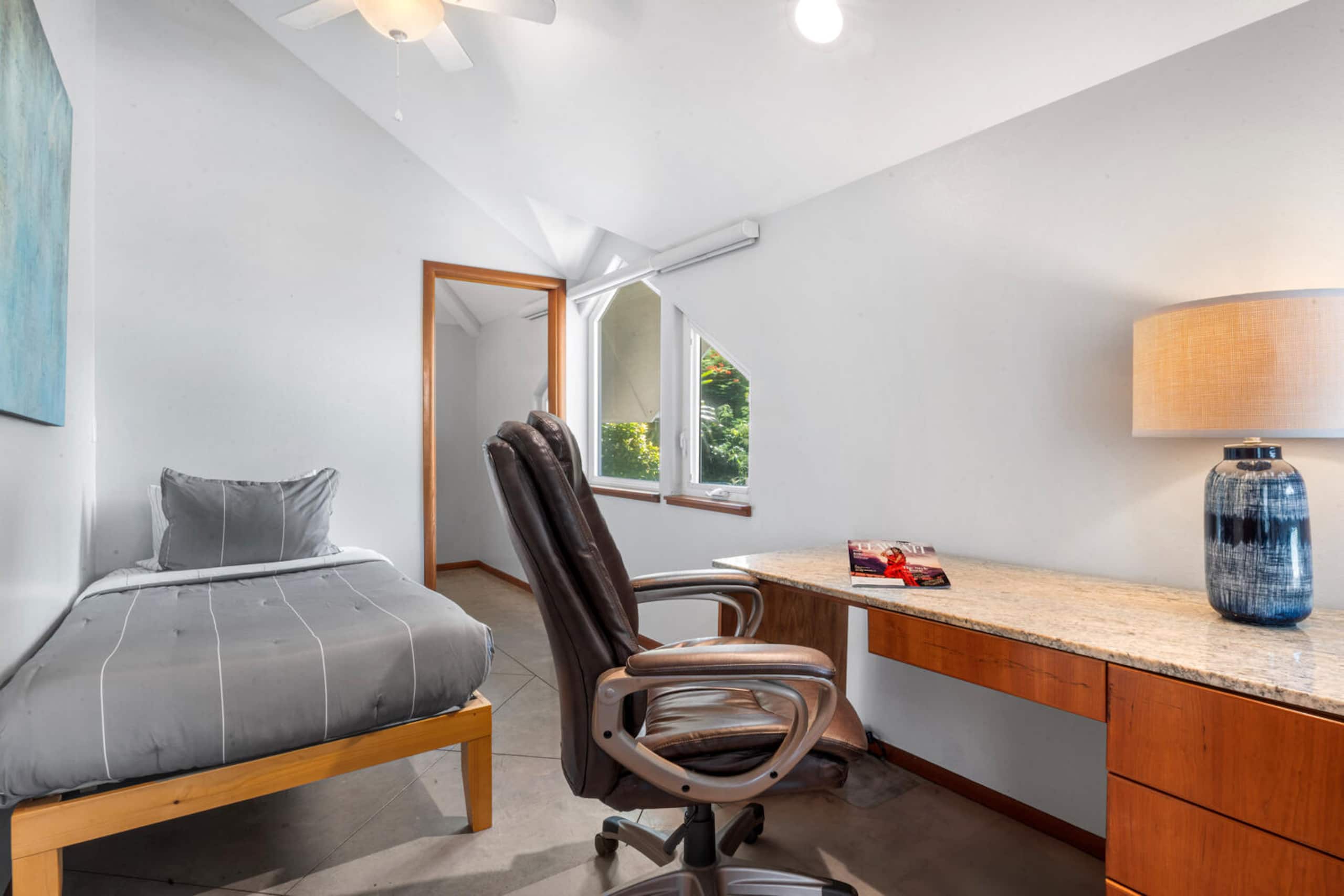 Home in Kailua-Kona · ★4.85 · 2 bedrooms · 3 beds · 2.5 baths - Image 30