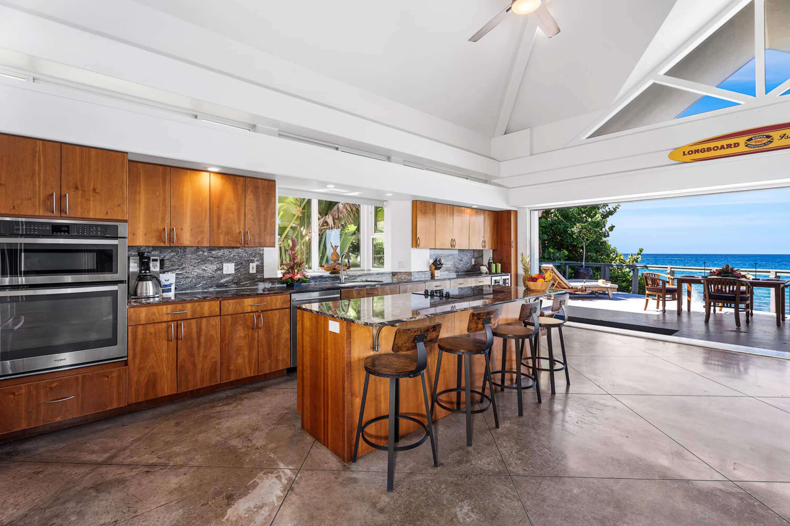 Home in Kailua-Kona · ★4.85 · 2 bedrooms · 3 beds · 2.5 baths - Image 3