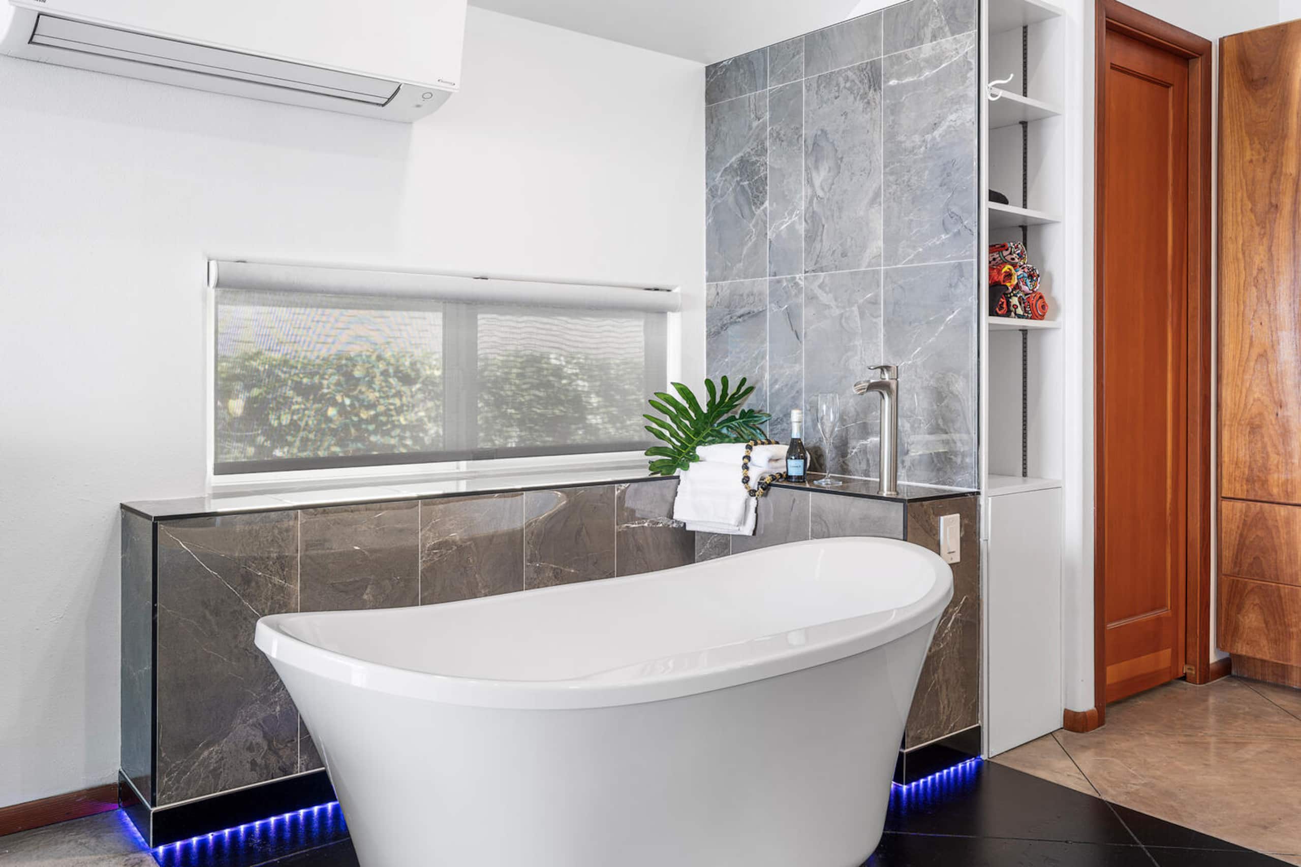 Home in Kailua-Kona · ★4.85 · 2 bedrooms · 3 beds · 2.5 baths - Image 25