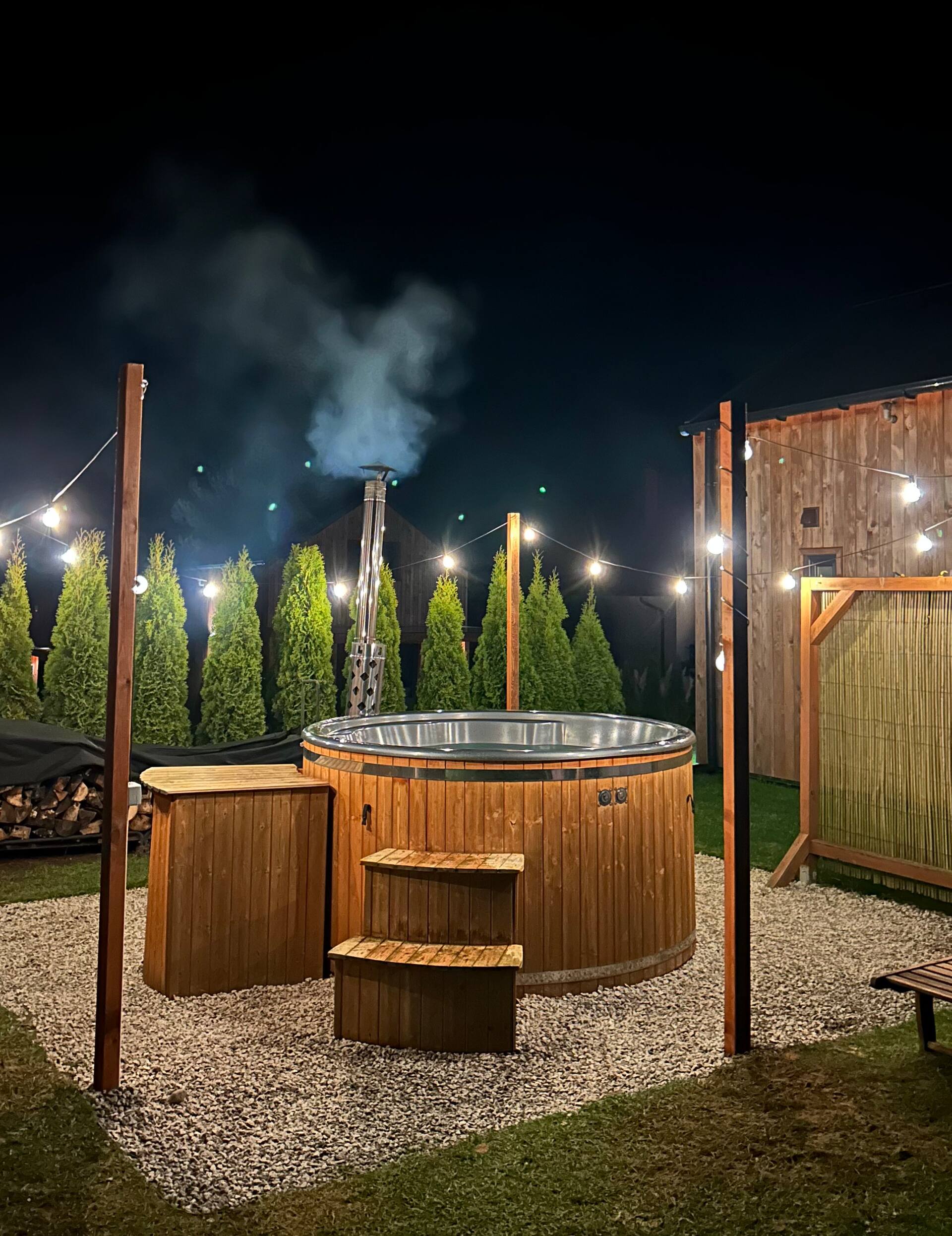 House in a secluded area, by the sea, HOT TUB, garden, barbecue