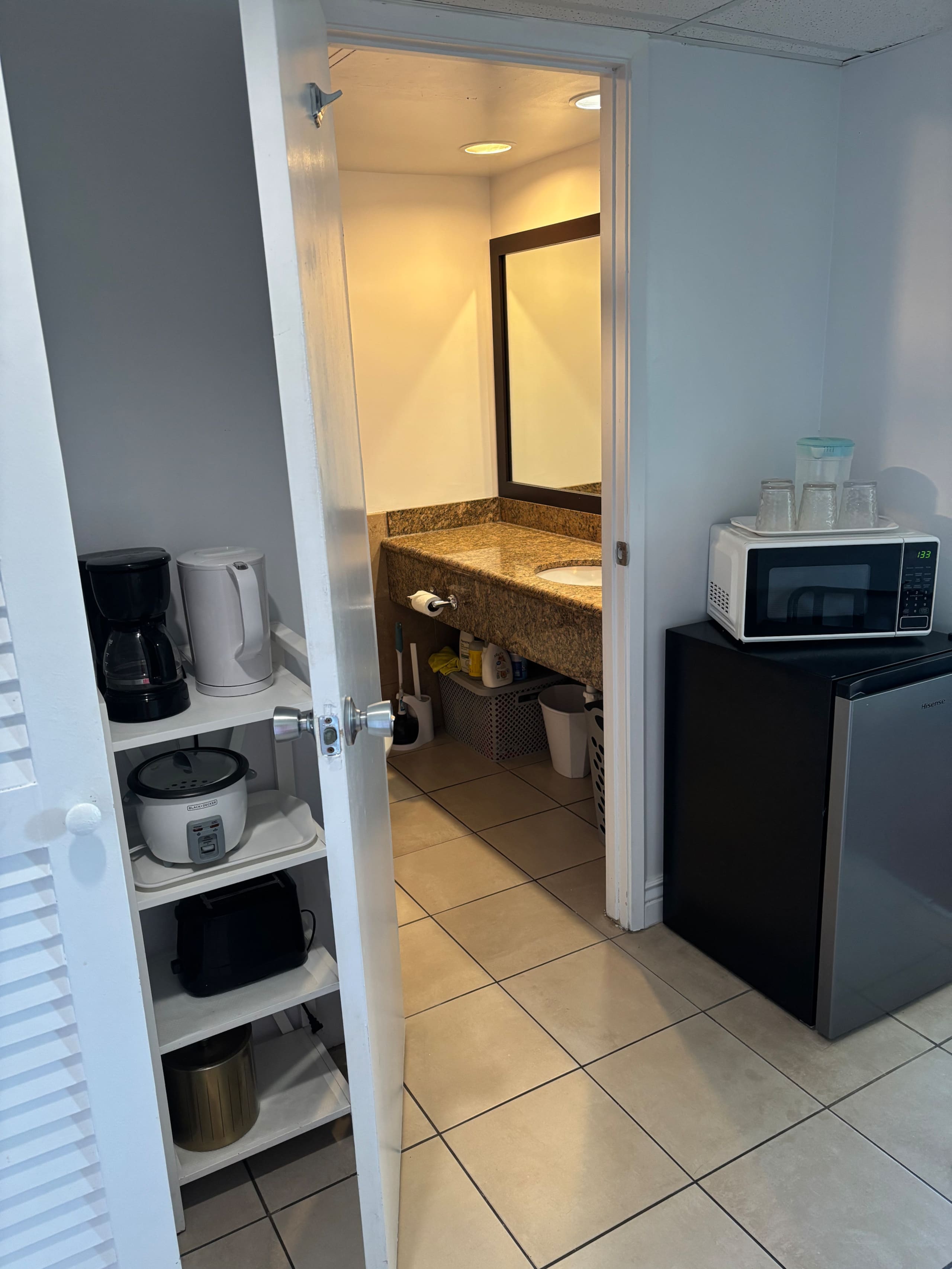 Condo in Honolulu · ★4.63 · Studio · 2 beds · 1 shared bath - Image 36