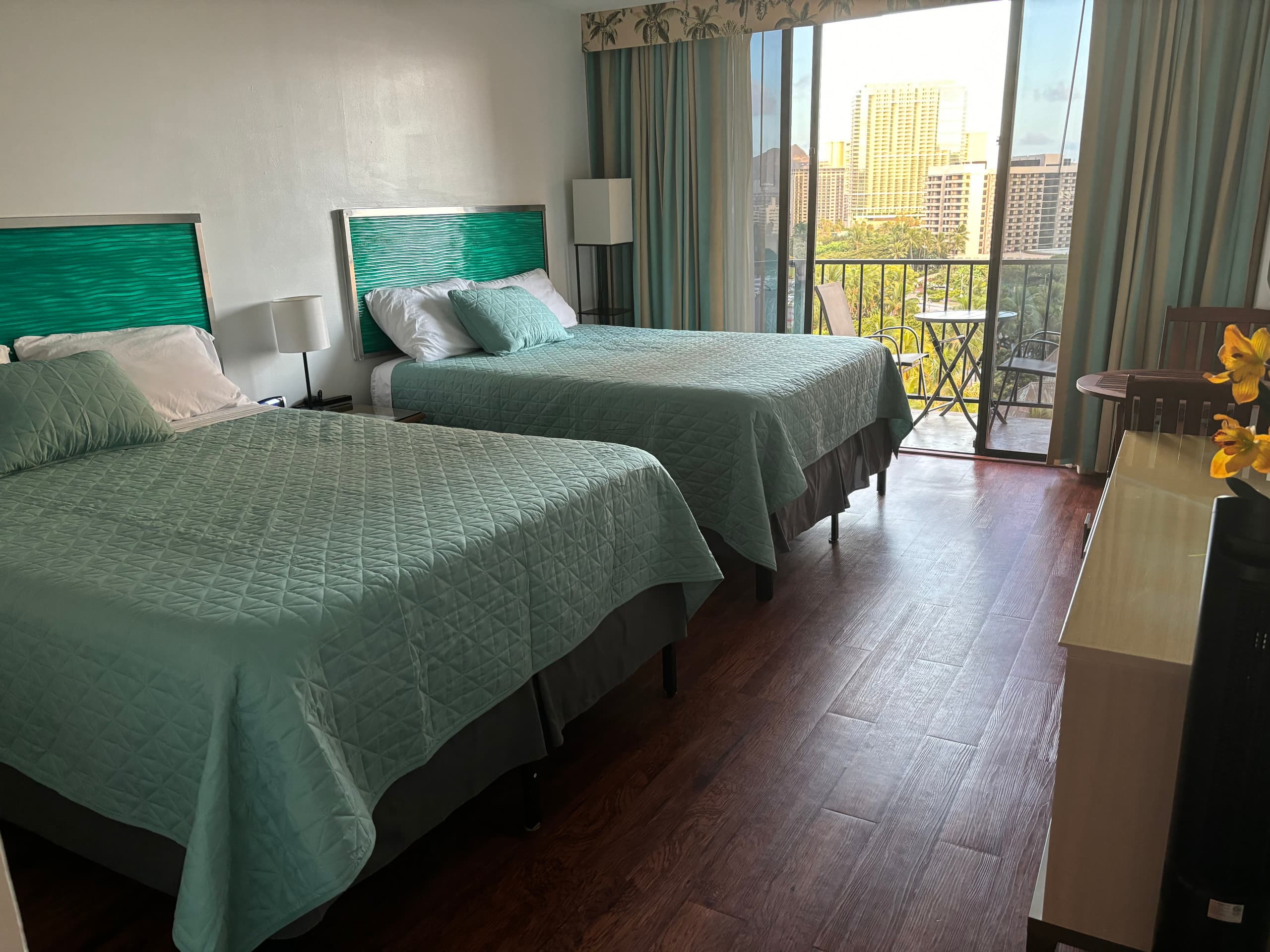 Condo in Honolulu · ★4.63 · Studio · 2 beds · 1 shared bath - Image 13