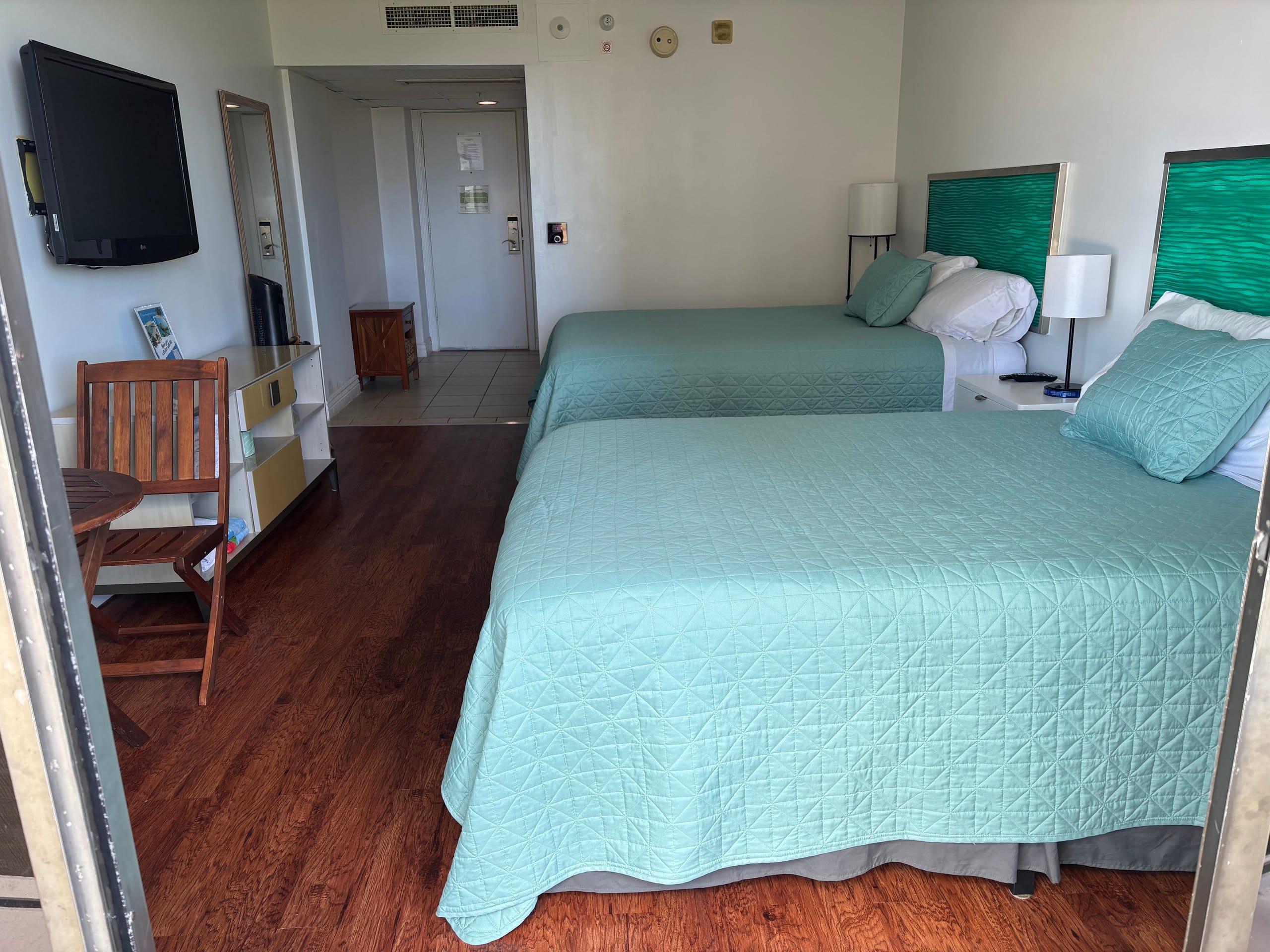Condo in Honolulu · ★4.63 · Studio · 2 beds · 1 shared bath - Image 33