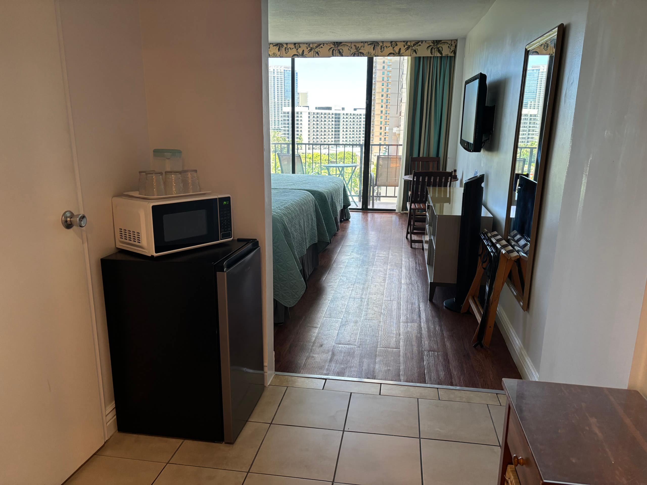 Condo in Honolulu · ★4.63 · Studio · 2 beds · 1 shared bath - Image 24