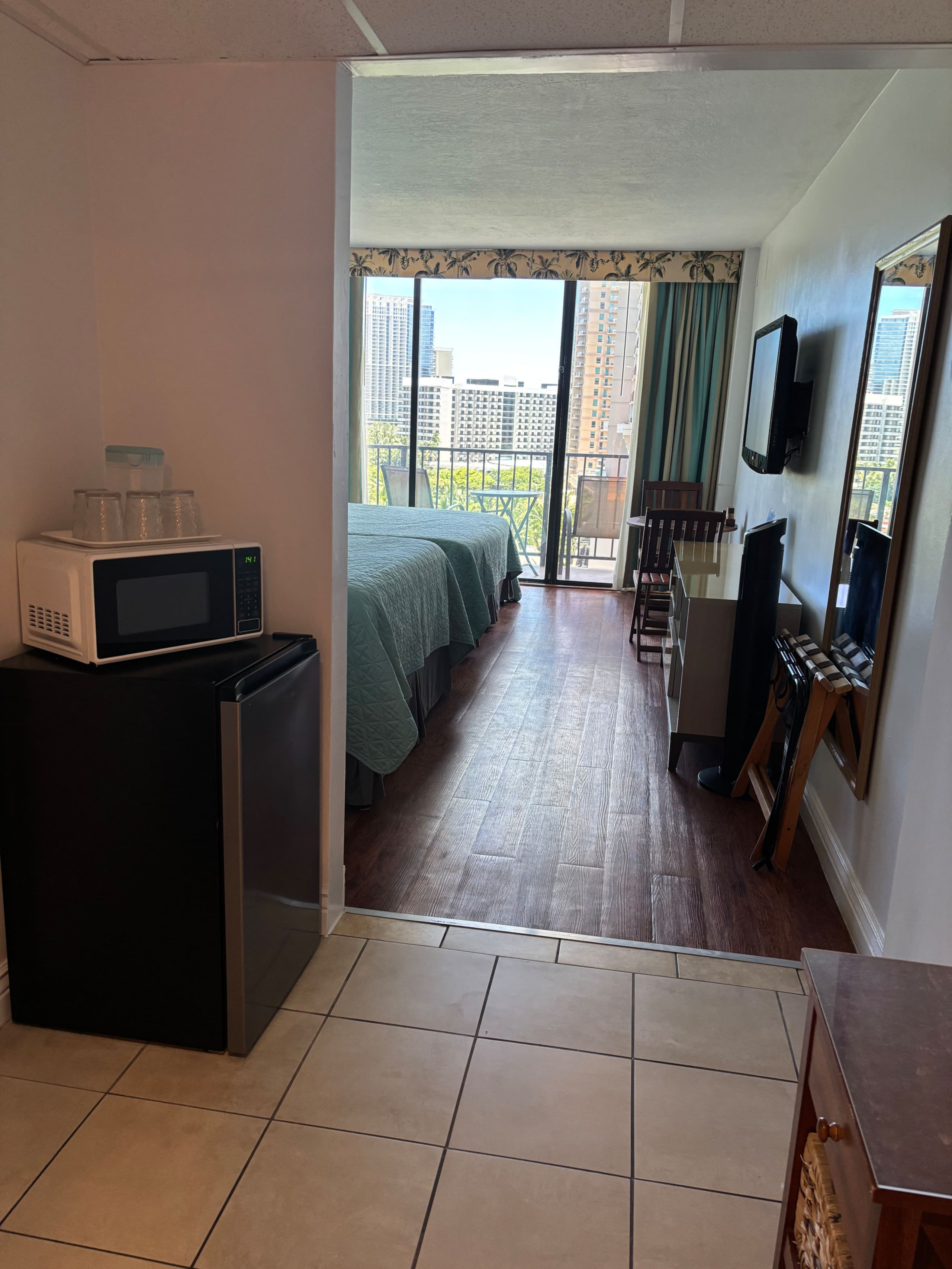 Condo in Honolulu · ★4.63 · Studio · 2 beds · 1 shared bath - Image 35