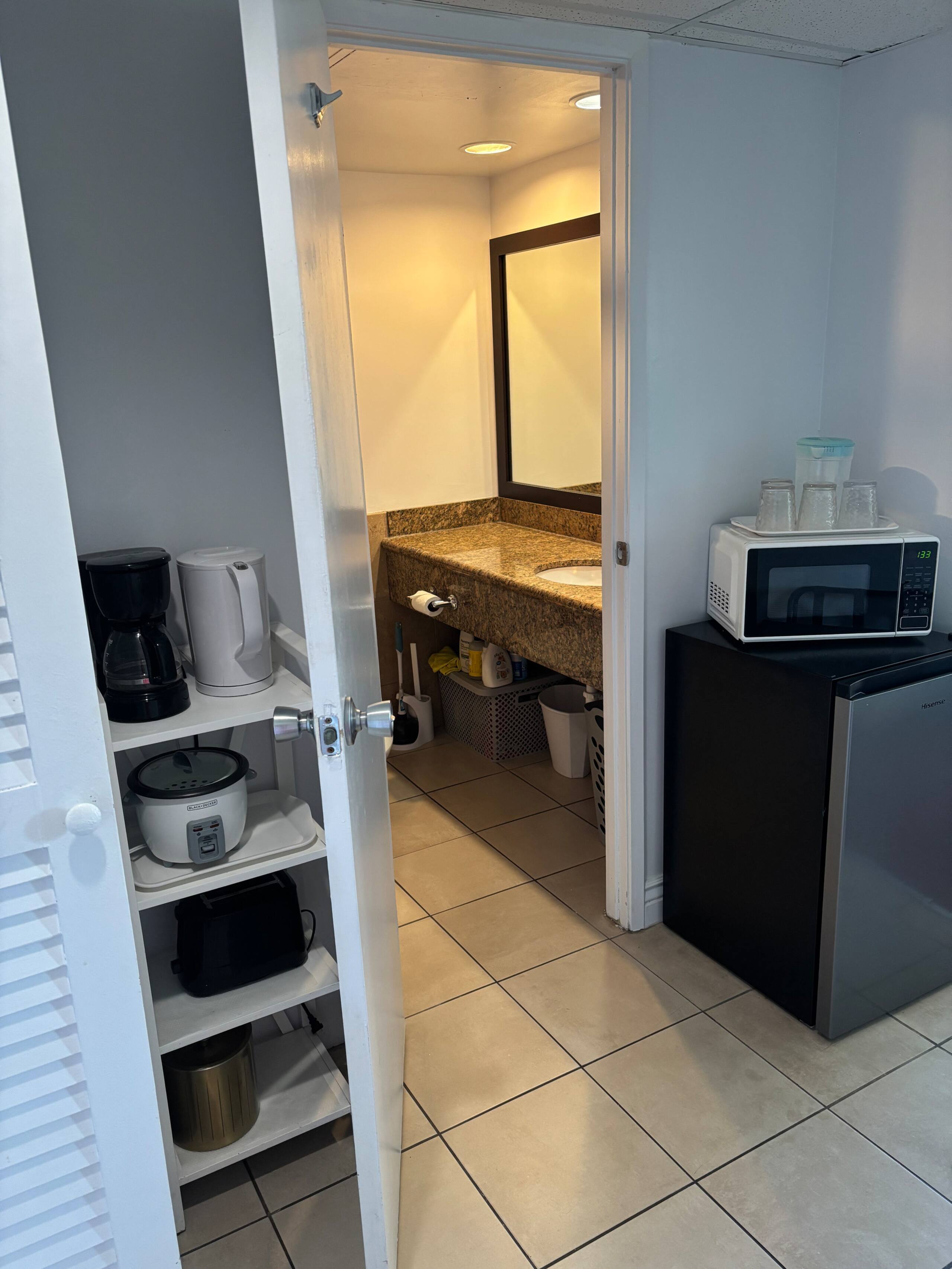 Condo in Honolulu · ★4.63 · Studio · 2 beds · 1 shared bath - Image 26