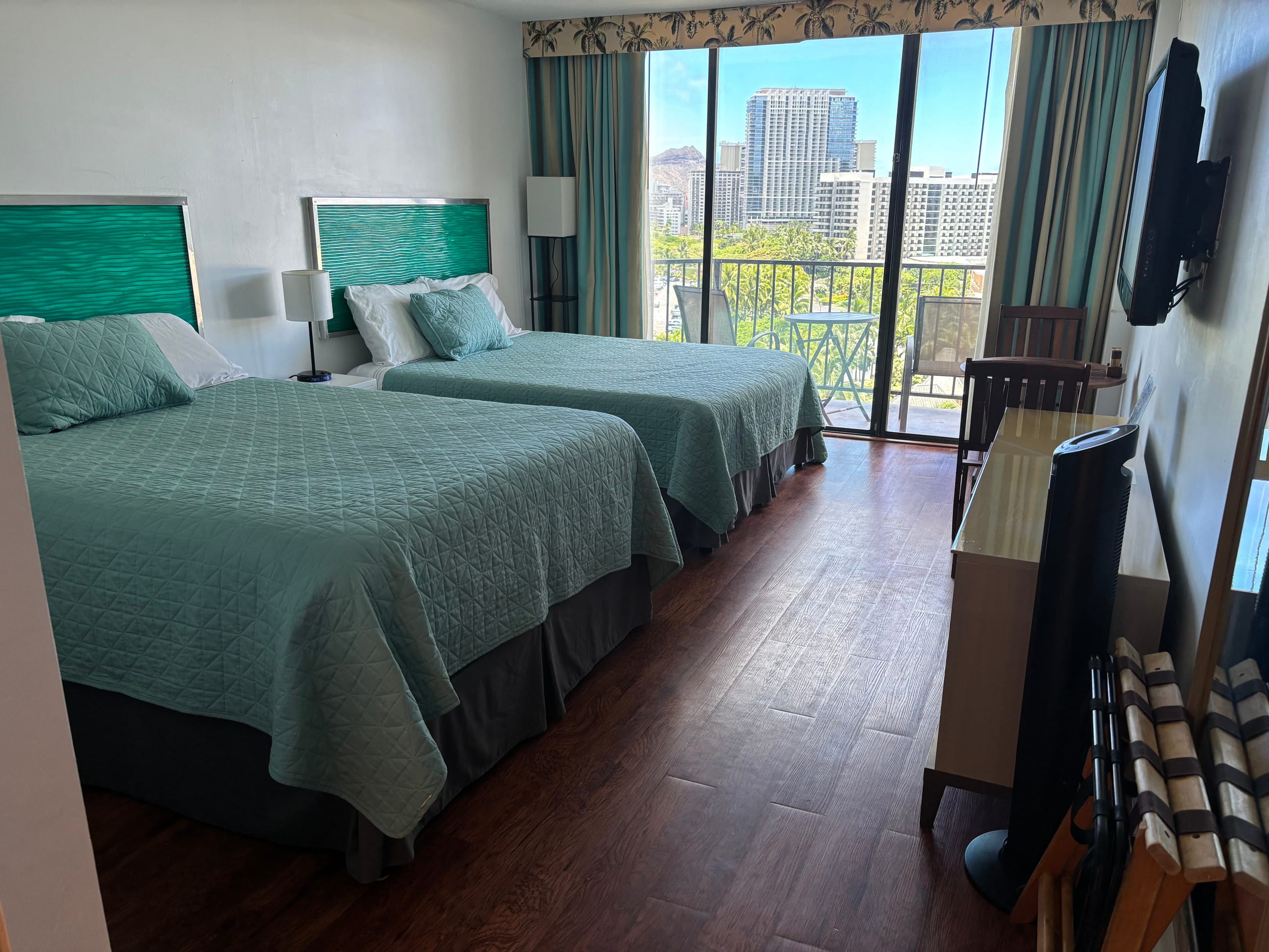 Condo in Honolulu · ★4.63 · Studio · 2 beds · 1 shared bath - Image 31