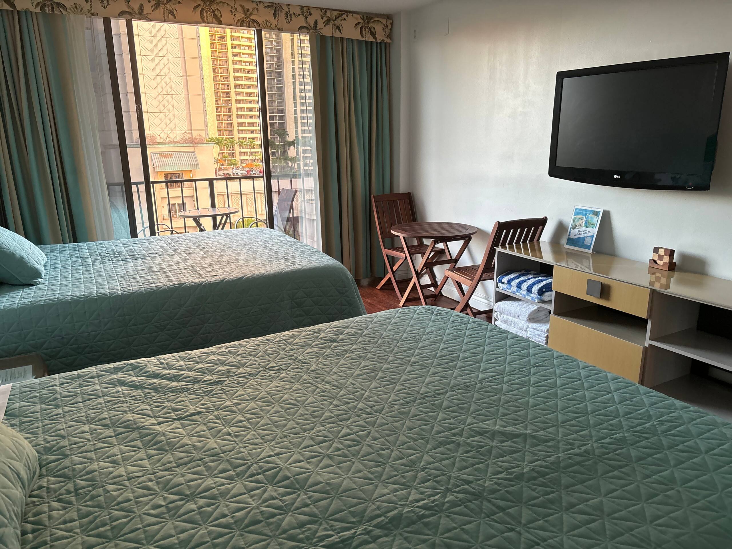 Condo in Honolulu · ★4.63 · Studio · 2 beds · 1 shared bath - Image 15