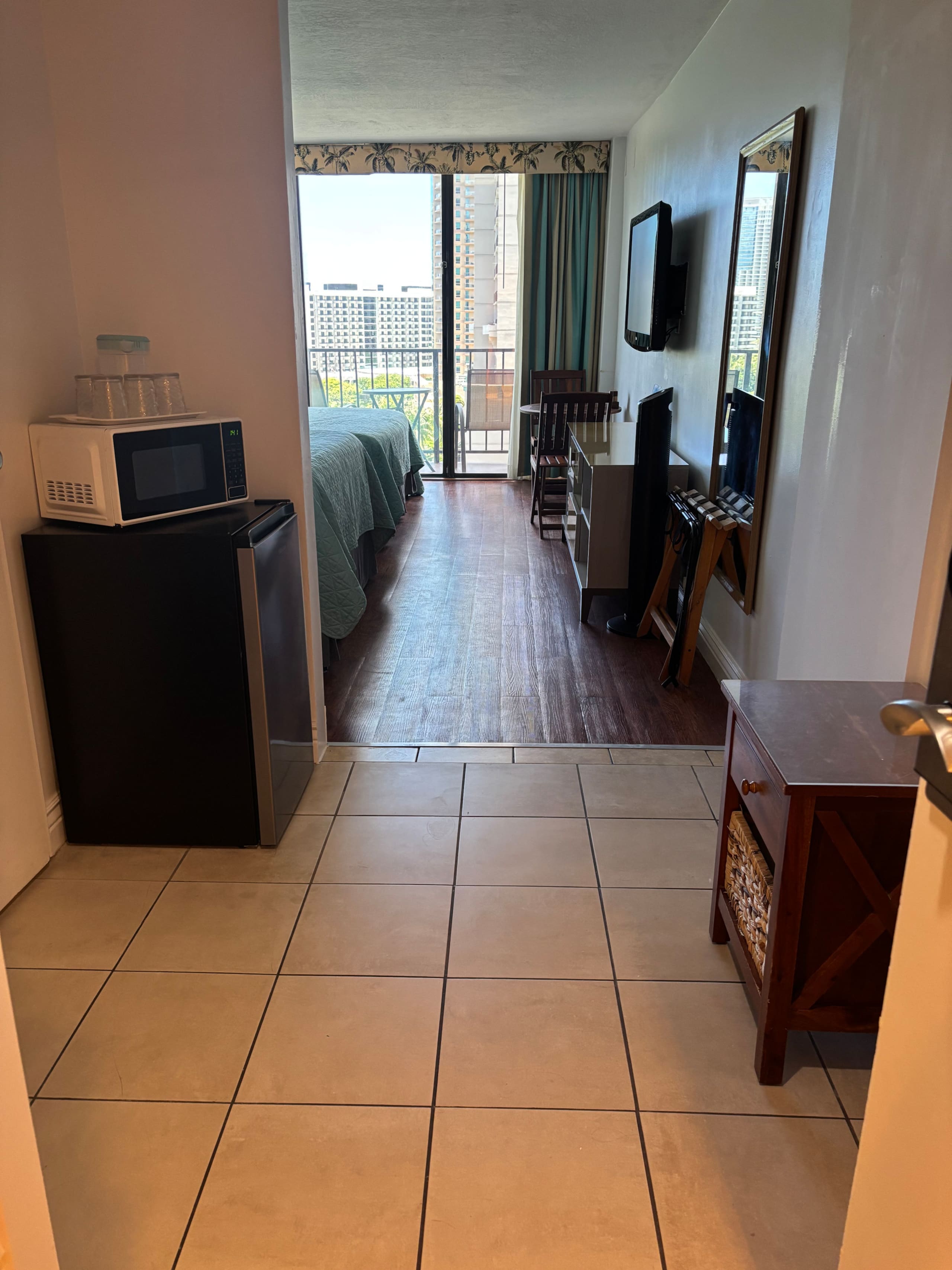 Condo in Honolulu · ★4.63 · Studio · 2 beds · 1 shared bath - Image 34