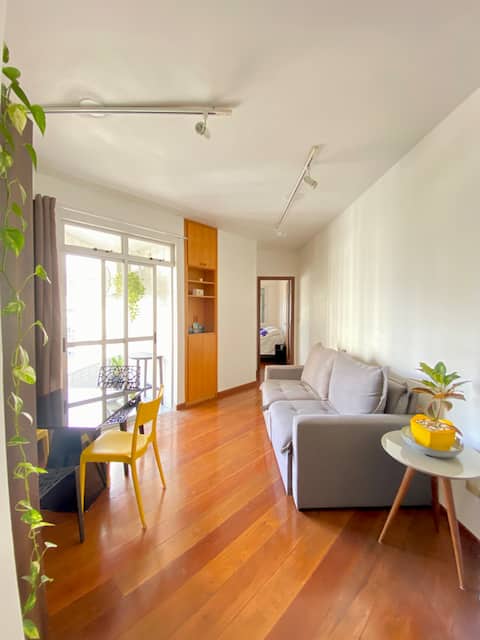 Top performing Airbnb: Savassi apartment with balcony, air conditioning and acoustic window in Savassi