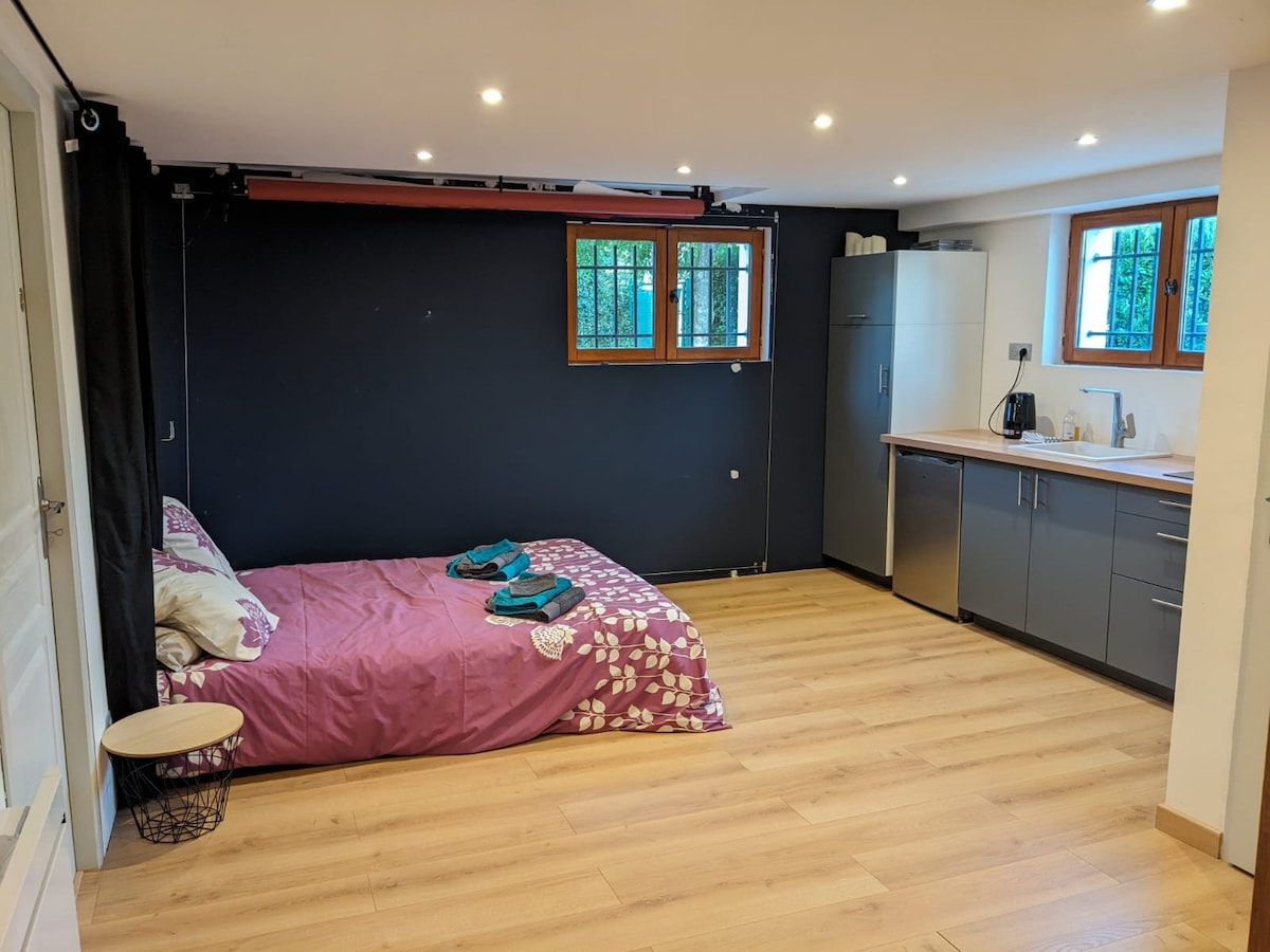 Studio u prizemlju kuće 