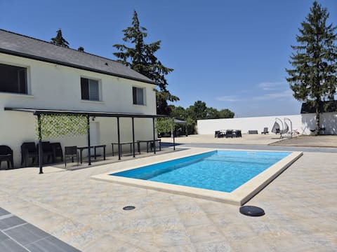 Villa far from the city in peace