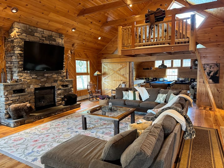 Breathtaking Lakeside Retreat! - Granville, NY