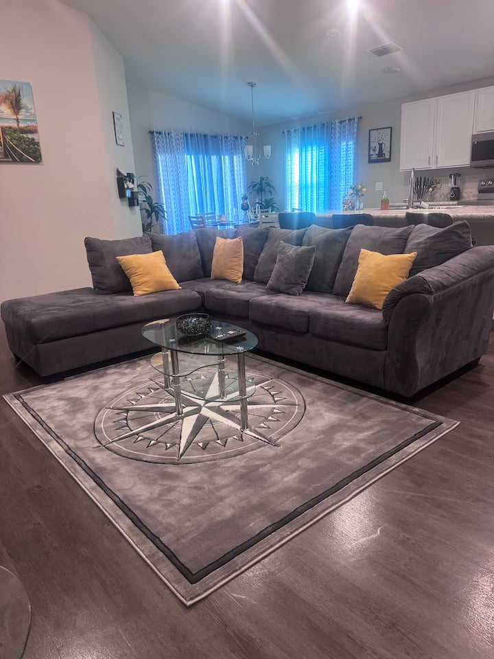 Cozy Family Villa - Haines City, FL