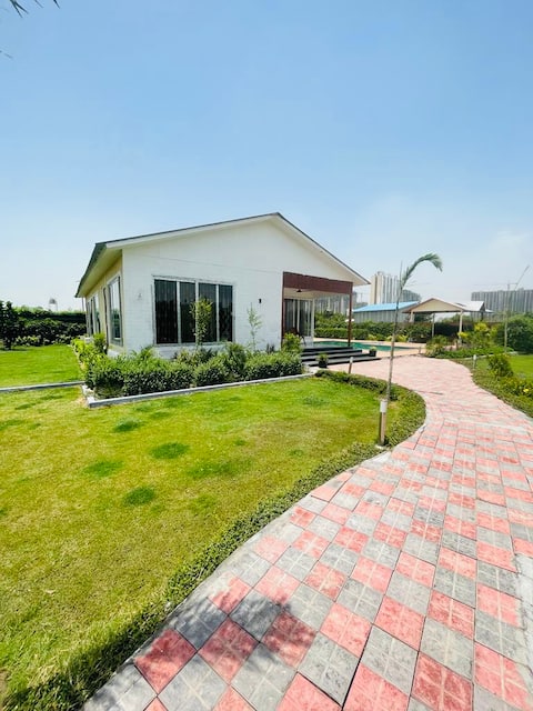 Bhagman Farm - Pet Friendly, Pool & Organic Farm