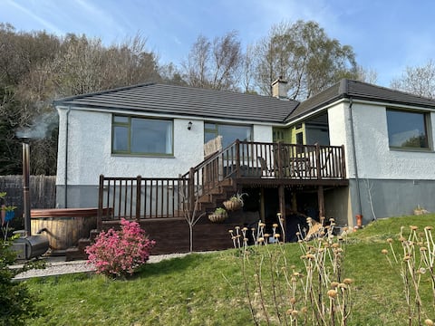 Serendipity Cottage w/ hot tub (wood-fired)