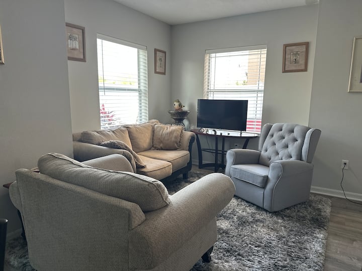 Full Fenced&close To Beaches&malls&sunny Home! - St. Petersburg, FL