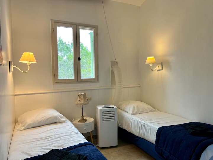 חדר עם 2 מיטות יחיד