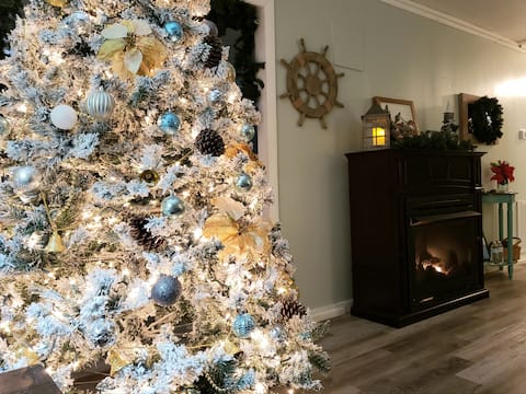 Enchanting Christmas Cottage for Holiday Getaway