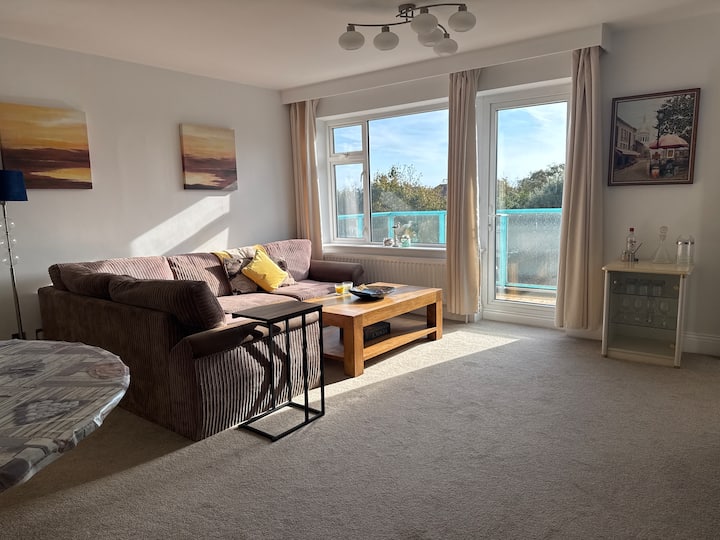 2-br Penthouse Apt. Close To Beach With Pool*. - Christchurch, UK