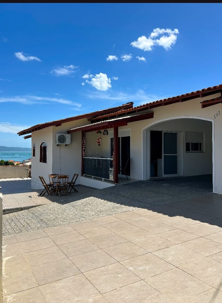 Casa Completa Com Garagem Próximo Mar. - Governador Celso Ramos