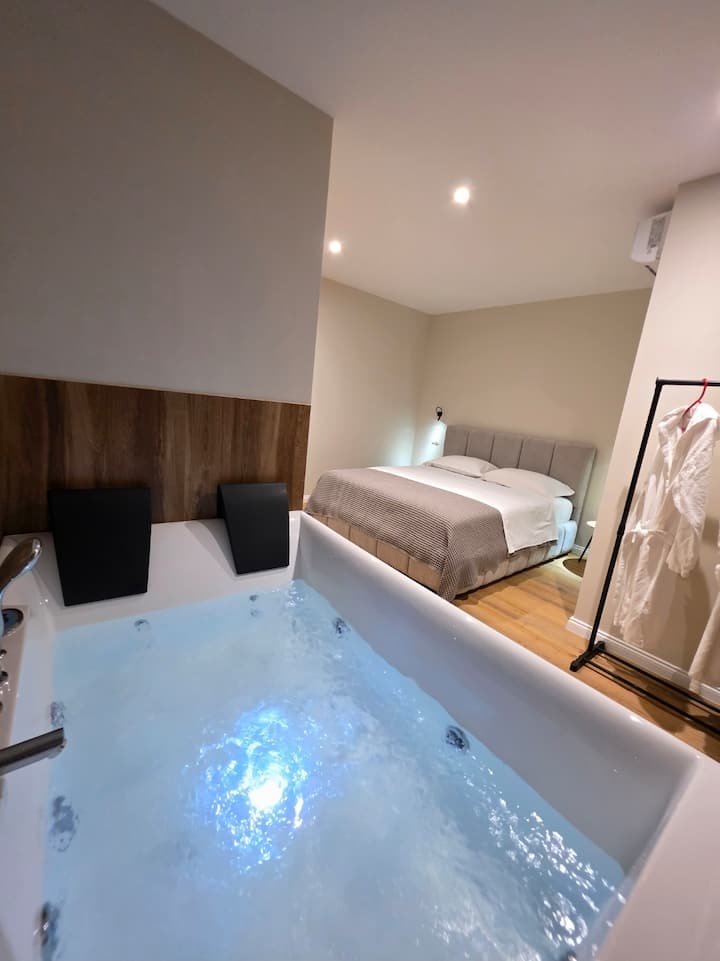 Jacuzzi Living Tirana Center 1 - Tirana