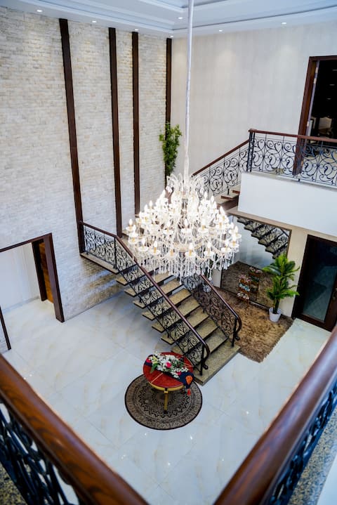Spacious 5BR, 2 kanal Luxury Family Home