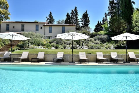 Entire villa with private pool, stunning view!