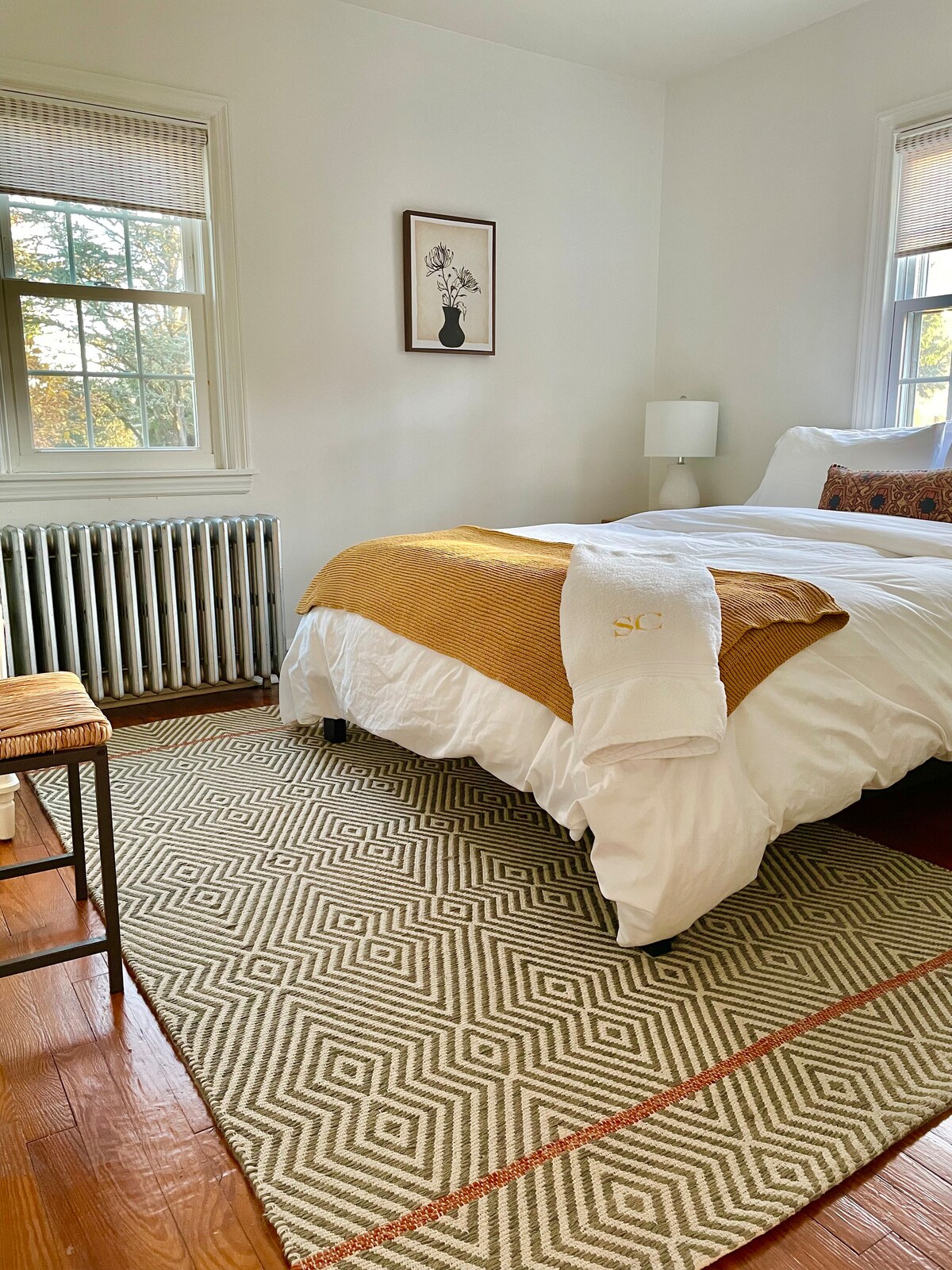 The Ansel room has a black and white color theme and has a queen size bed. 