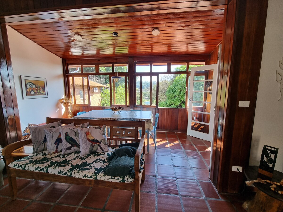 Top Airbnb: House in Águas de São Pedro em águas De São Pedro