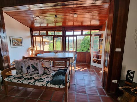 Top Airbnb: House in Águas de São Pedro em águas De São Pedro