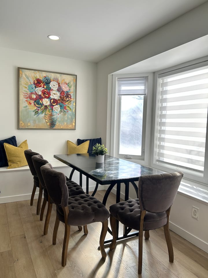 3 Bedroom | 7 Beds | Nespresso Bar | Bbq Grill - Calgary