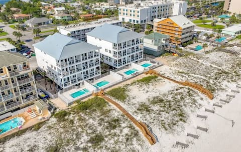 Gulf Front 8 BR 6 BA + Private Pool & Hot Tub + P