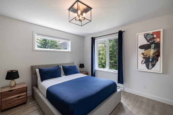 Chambre 1 avec vue sur le bois et grand dressing