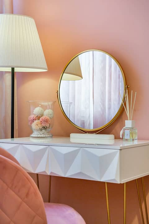 Charming three-room apartment surrounded by greenery