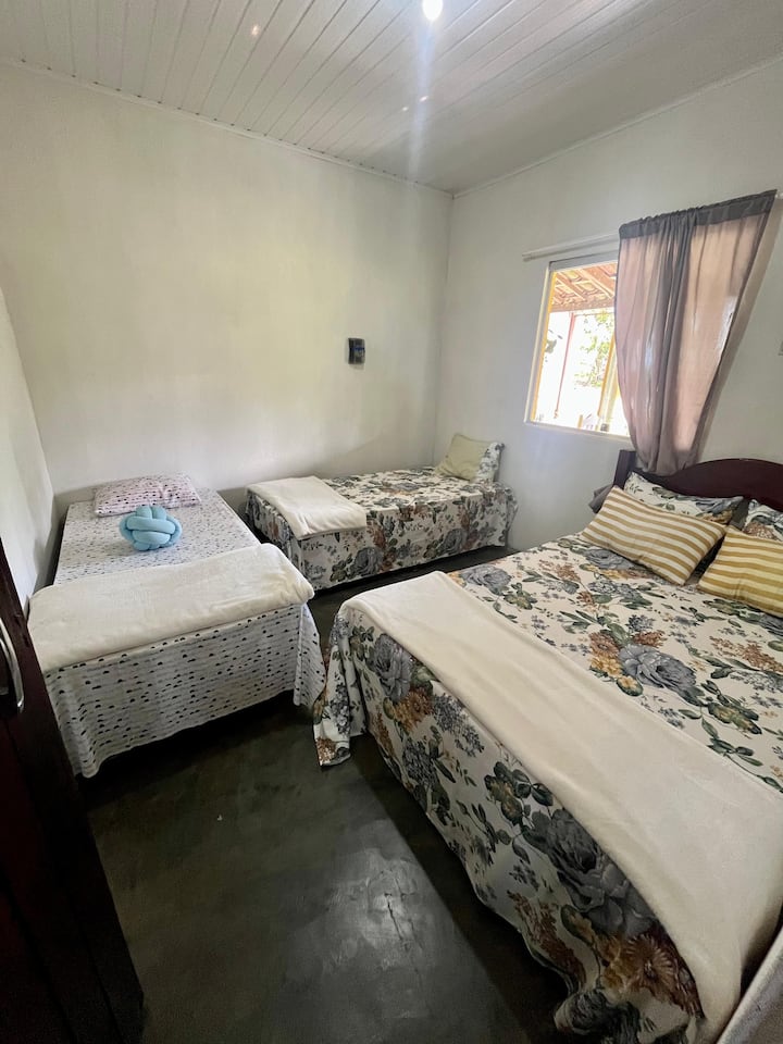 1 cama matrimonial
2 camas individuales