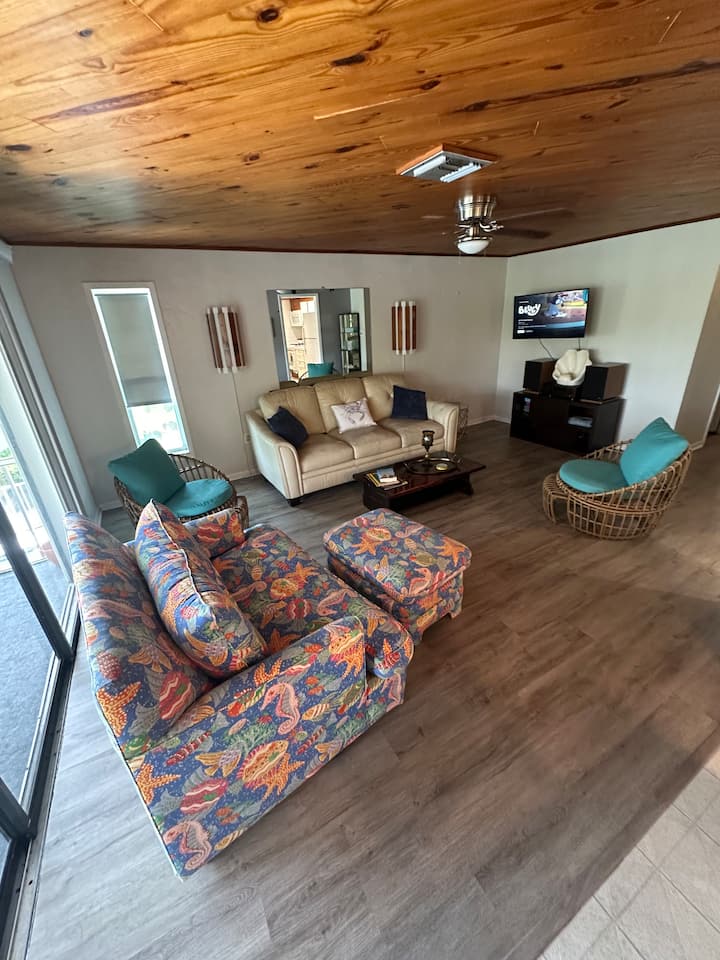 Canal Home Beach Getaway W/pool - Bonita Beach, Bonita Springs