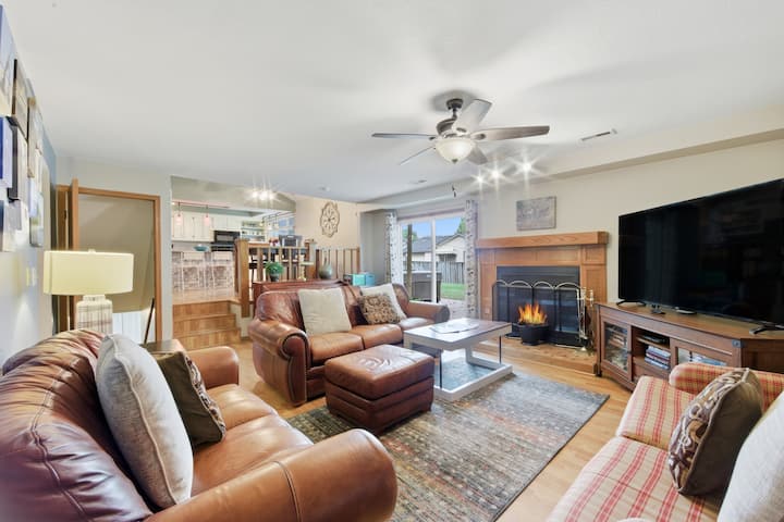 Spacious Home with Hot Tub, Pool Table, & Fire Pit
