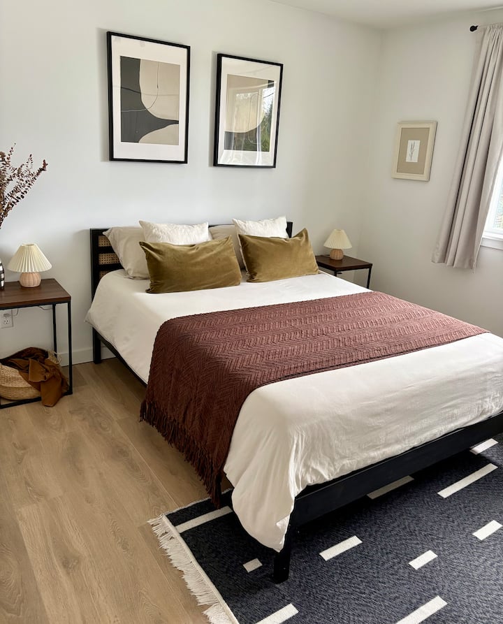 客房2
张标准双人床，带记忆泡沫床垫
遮光窗帘和衣柜