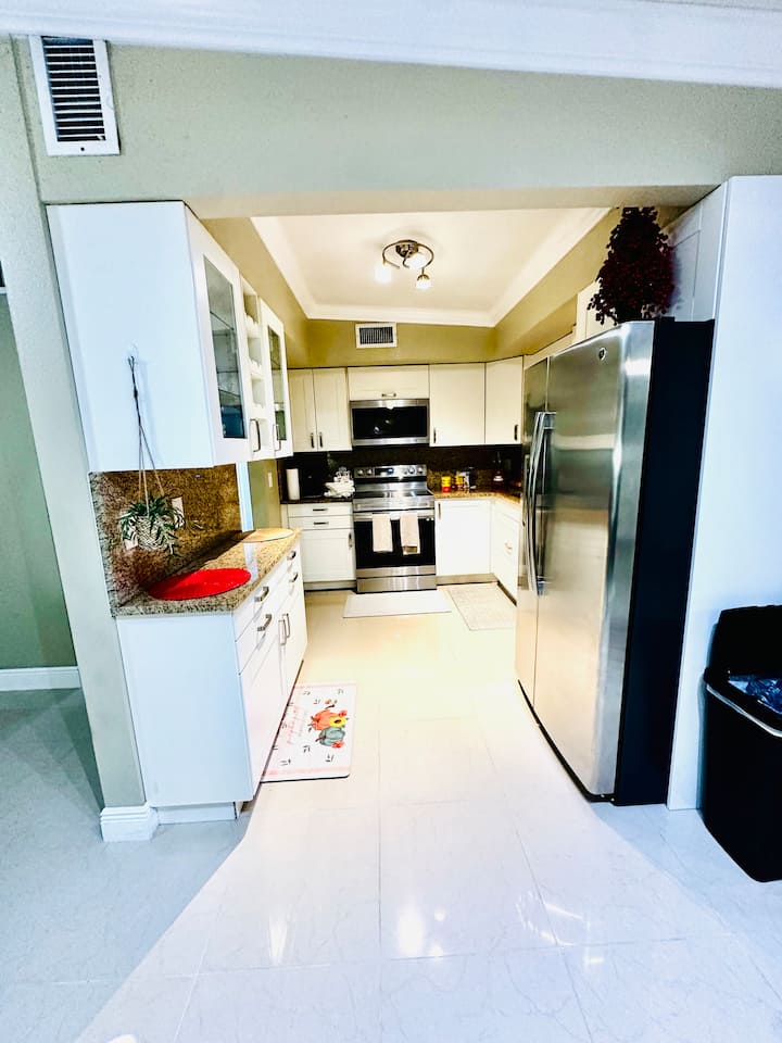Large Home Close To Mco Airport - Orlando, FL