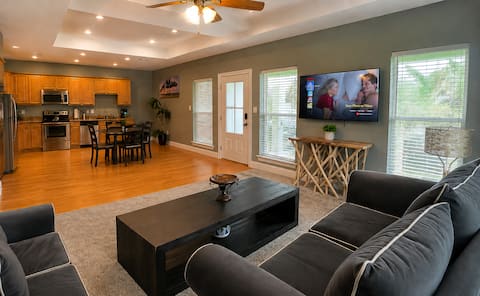 Unwind After Work · 3BR 2BA · King Beds · W/D