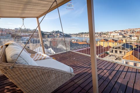 Top performing Airbnb: New, Panoramic view of Douro River and Porto in Santa Marinha
