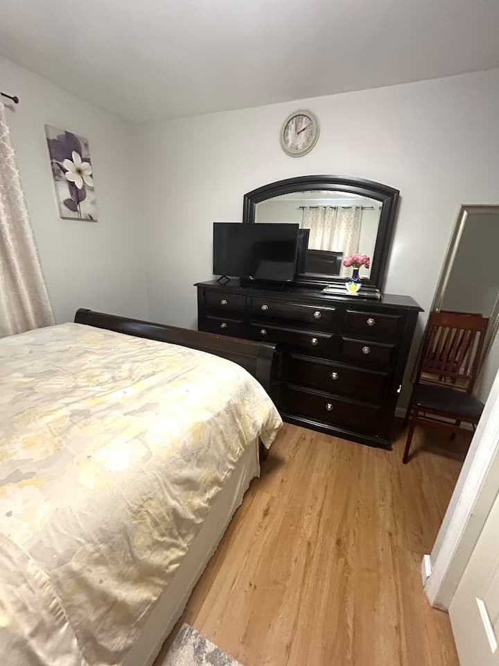 Comfortable Guest Stay Near Jfk/lga/ubs - New York City
