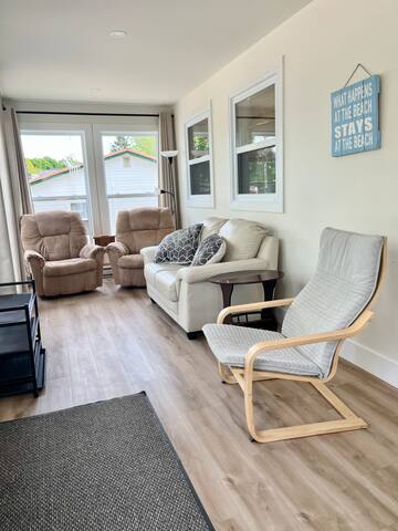 Summer House – Walk to Parlee! gallery image 2