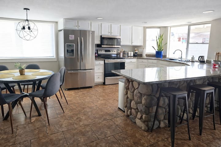 Shady Palms+pool Oasis+game Room+outdoor Tv - Phoenix, AZ