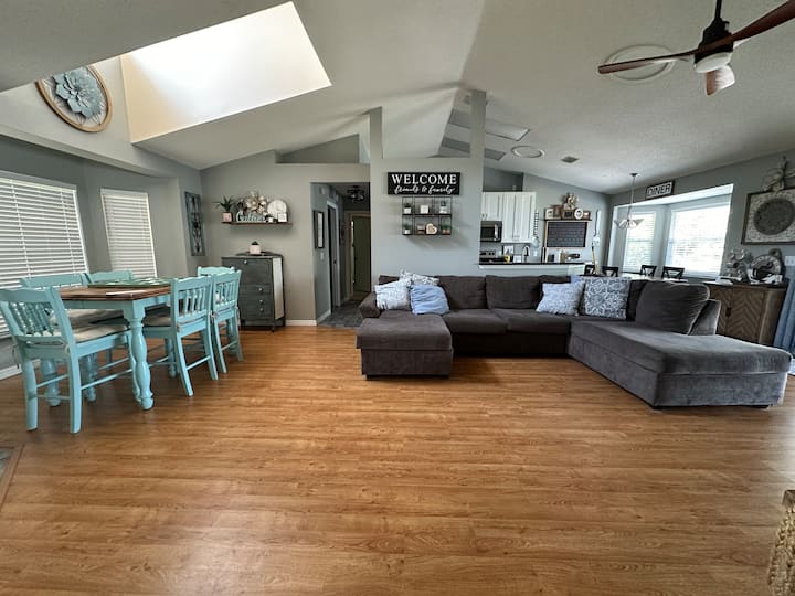 Lake House Getaway/close To Beach Or Theme Parks - Orange City, FL