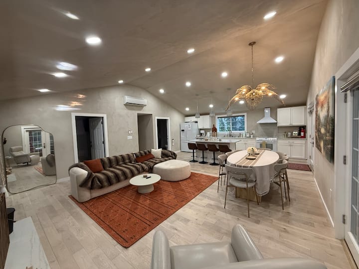 New 3/2 Wheelchair Access, Hottub+lift, Fireplace - Southwest Harbor, ME